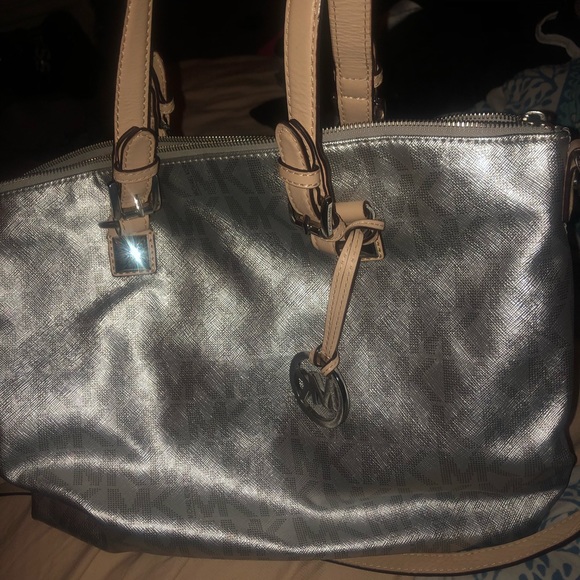 Michel Kors tote - Picture 3 of 5